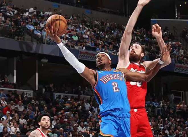 雷霆4-0横扫灰熊晋级！亚历山大38+5+6，小皮蓬30+11