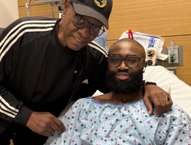 布朗右膝手术后晒照报平安！下季薪资5300万，绿军或考虑交易报价