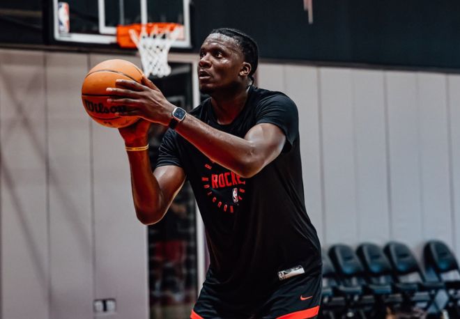 火箭新援卡佩拉亮相训练馆，中锋轮换成联盟最豪华配置