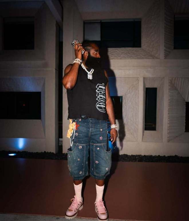 36岁生日！哈登晒派对照自称“传奇”，好友齐聚庆生