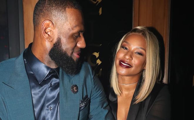 詹姆斯庆祝结婚12周年：晒照甜蜜告白“美丽女王我爱你